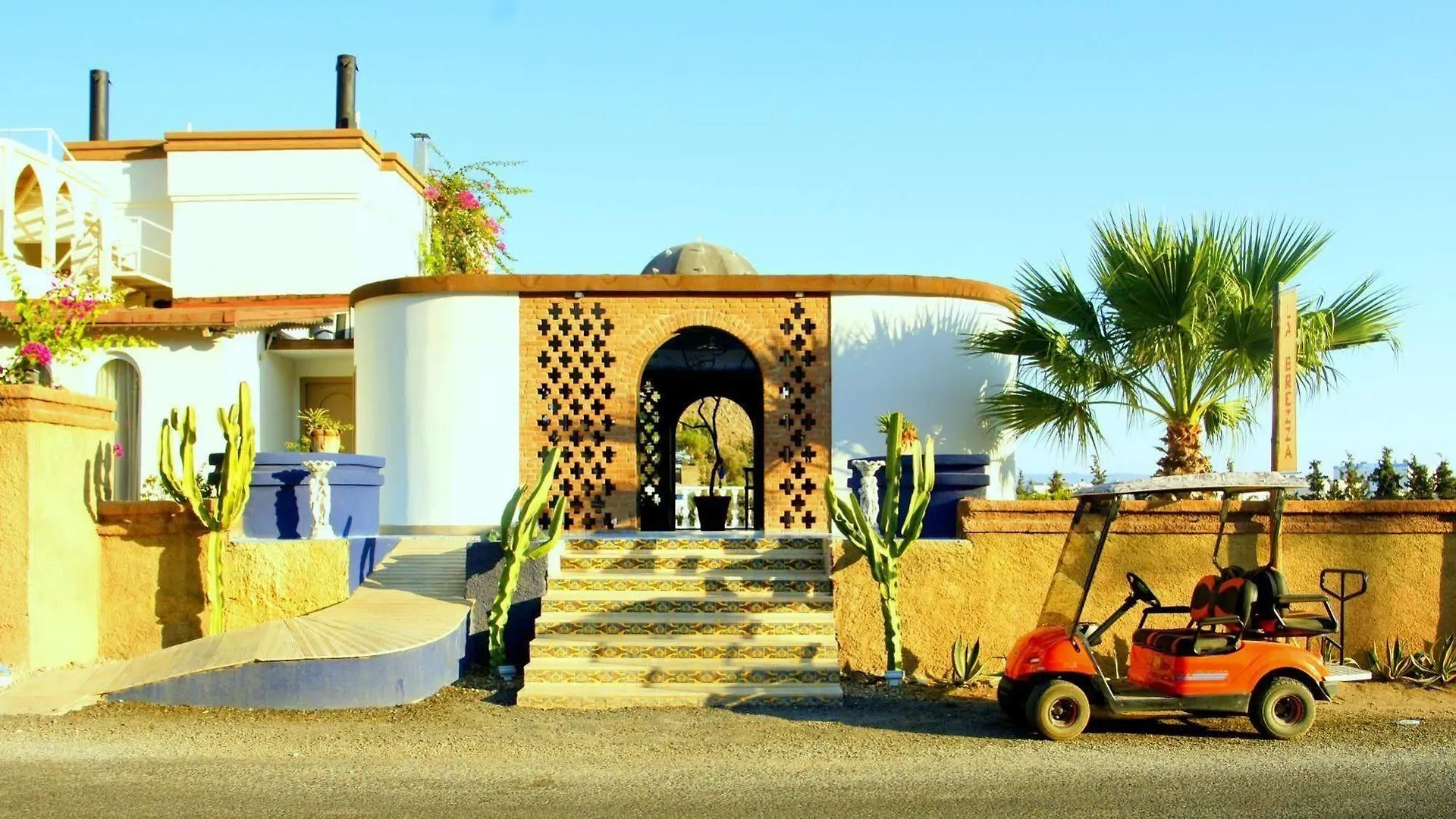 La Brezza Suite & Hotel Акьярлар 3*,